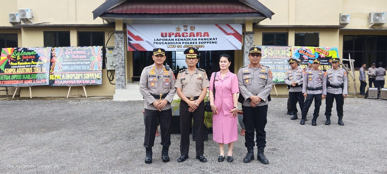 KENAIKAN PANGKAT -- Kapolres Soppeng AKBP H Muhammmad Yusuf Usman memimpin upacara kenaikan pangkat pengabdian personel Polres Soppeng TMT 1 Juni 2024  di Halaman Mapolres Soppeng, Senin (3/6). 