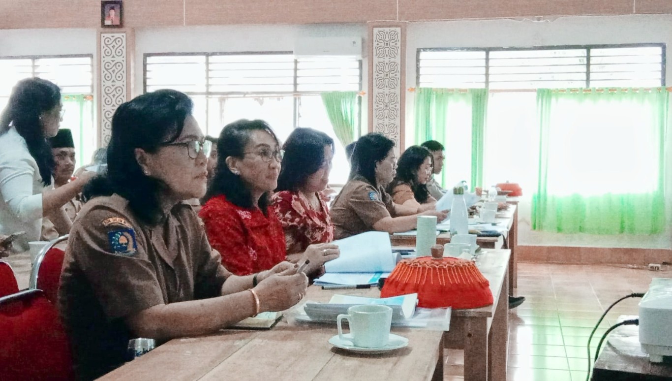 RAKOR -- Pemkab Tator menggelar rapat koordinasi (Rakor) tindak lanjut Konvergensi Percepatan Penurunan Stunting di Aula Diknas Makale, da Tana Toraja, Senin (3/6) kemarin. 