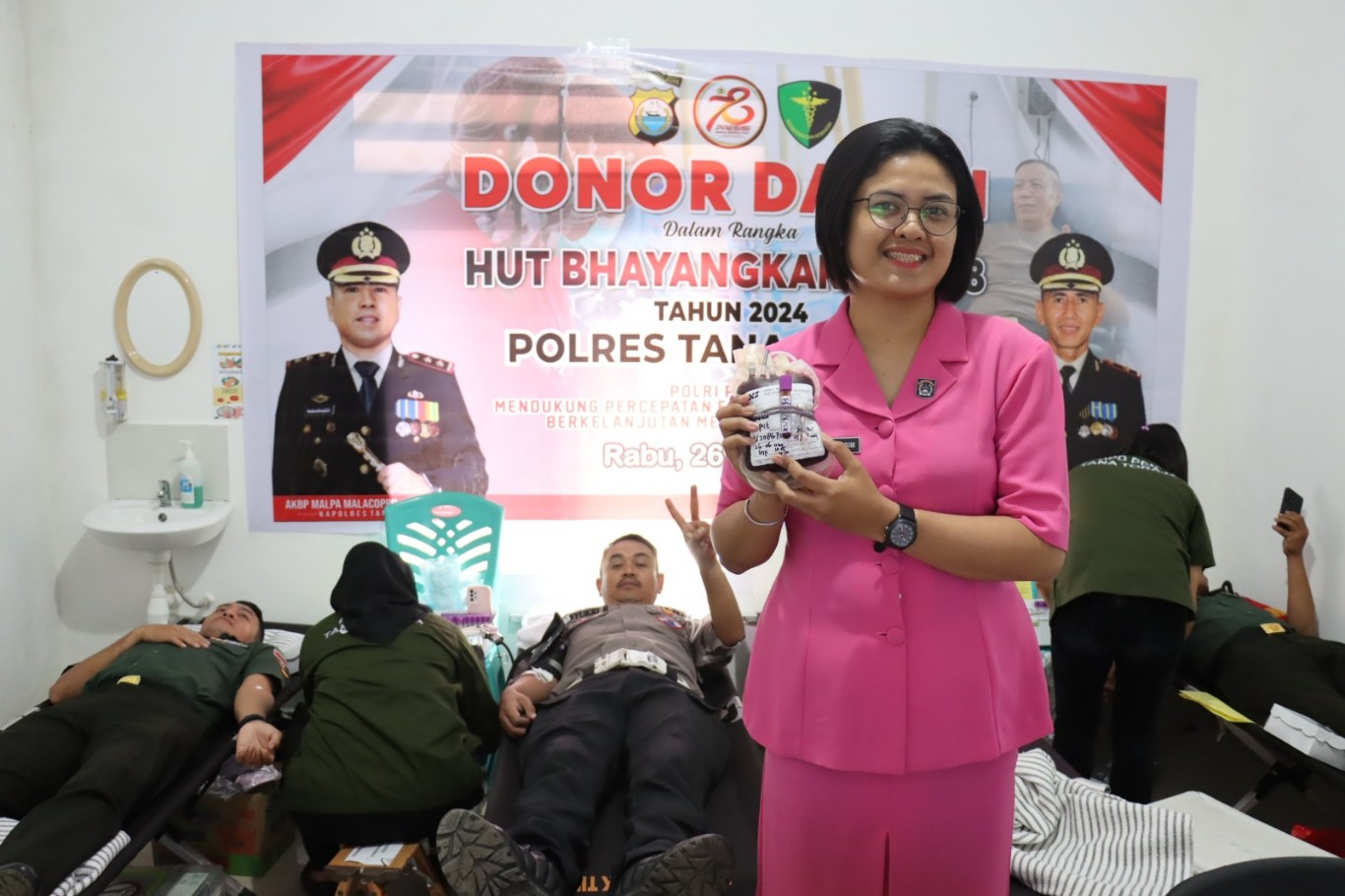 DONOR DARAH -- Polres Tana Toraja (Tator) menggelar bakti kesehatan donor darah di klinik Adelweis, Rabu (26/6.