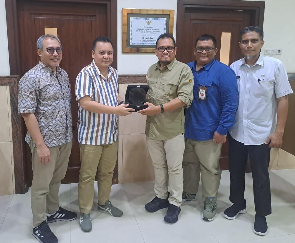 KUNJUNGAN -- Manajemen SKK Migas Perwakilan Kalimantan dan Sulawesi bersama KKKS Energy Equity Epic Sengkang Pty.Ltd (EEES) melaksanakan kunjungan kehormatan sekaligus koordinasi kegiatan usaha hulu migas di Kabupaten Wajo, Rabu (12/6). 