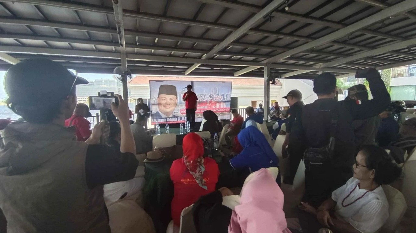 IST GELAR DEKLARASI--Politisi PAN yang juga bakal calon wali kota dan wakil wali kota makassar Busrah Abdullah menggelar deklarasi 