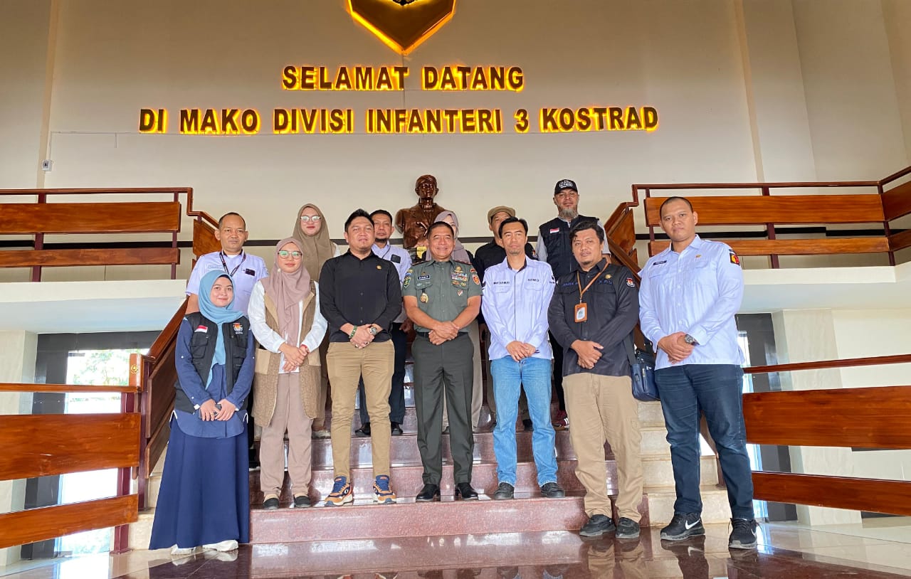 IST TERIMA AUDIENSI--Pangdivif 3 Kostrad Mayjen TNI Bangun Nawoko menerima audiensi Ketua KPU dan Bawaslu dalam rangkaian Coklit di lingkup Kostrad 