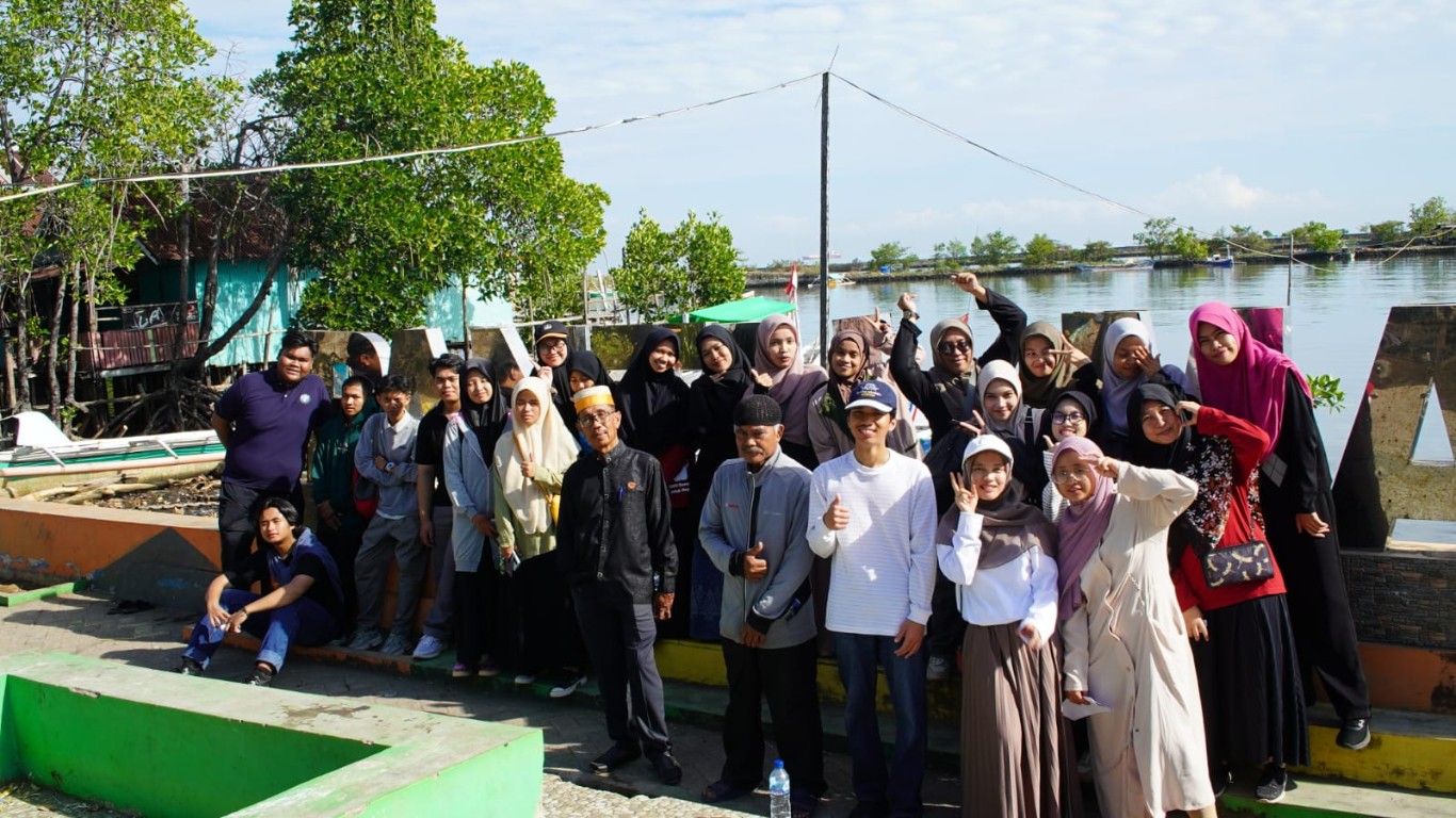 IST KEGIATAN TADABBUR--Kader muda dari PKS Sulsel sukses melaksanakan kegiatan Tadabbur Jalan Vol 2 dengan titik kumpul berada di Kompleks Makam Raja Tallo
