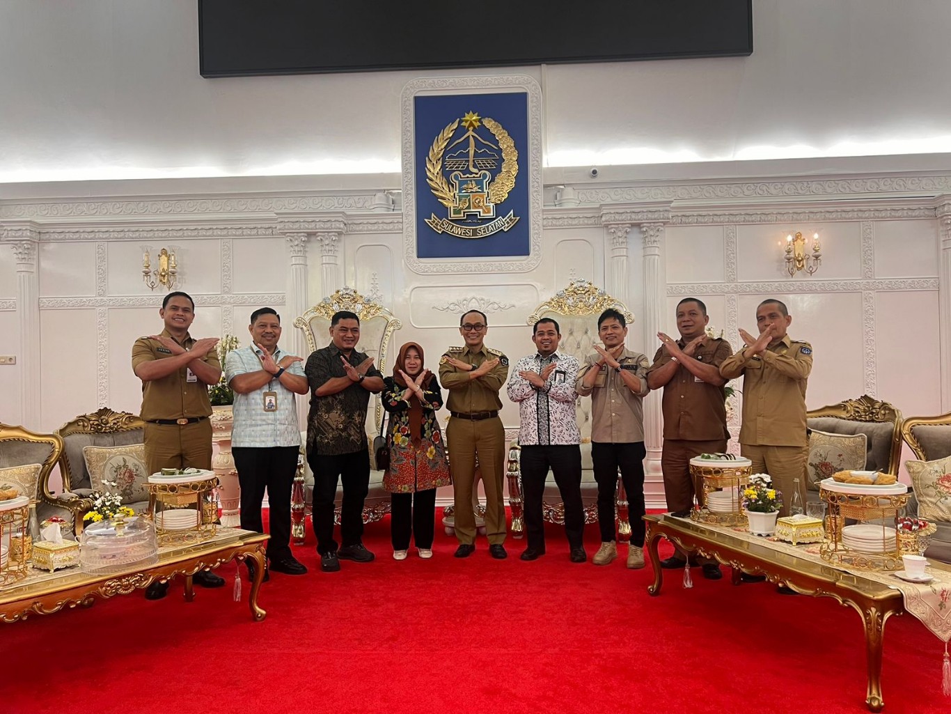 IST MENERIMA KETUA--Pj Gubernur Sulsel Prof, Zudan Arif Fakrulloh menerima Ketua Bawaslu Sulsel Mardiana Rusli bersama Kepala Sekretariat Dr Jalaluddin, dan Kabag Syarifuddin Anwar, Zulkifli dan Nur Awan Datu di Kantor Gubernur, Rabu (3/7). 