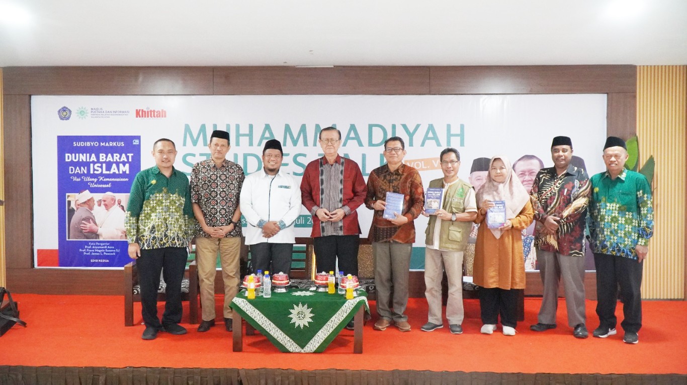 Diskusi Buku di Unismuh Makassar, Sudibyo Markus Dorong Muhammadiyah Rumuskan Fikih Kemanusiaan