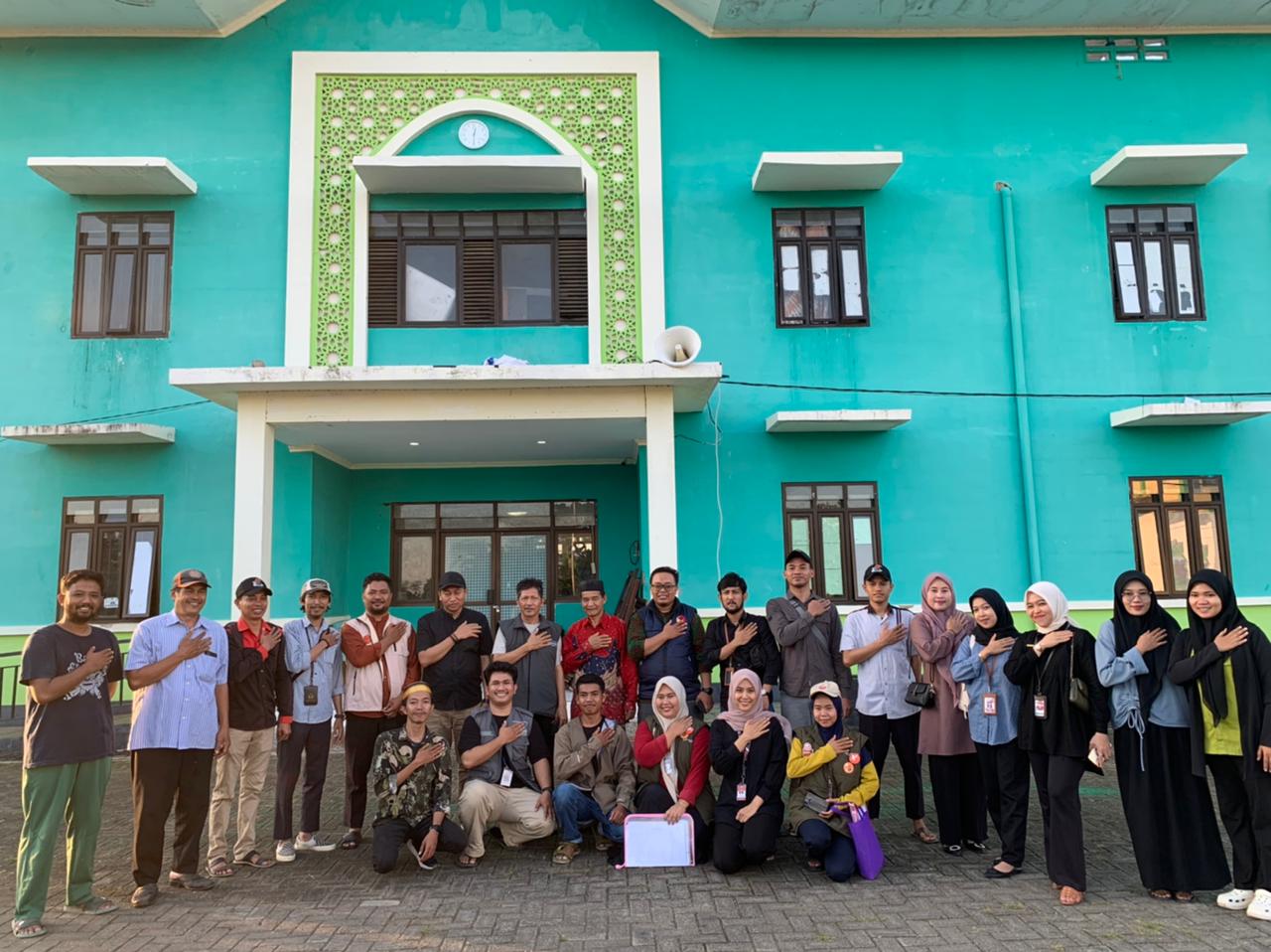 IST MONITORING--Komisioner Bawaslu Sulsel Saiful Jihad melakukan monitoring bersama komisioner Bawaslu Jeneponto di Kecamatan Binamu, Turatea, Batang dan Arungkeke, Sabtu (5/7)