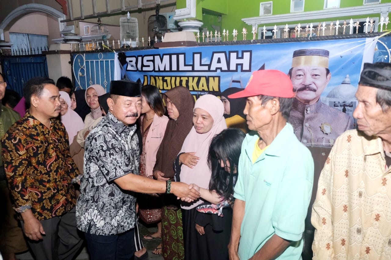 IST MENYEBUT BISMILLAH--Warga di Desa Taeng Kecamatan Palangga menyebut Bismillah ketika menyambut kunjungan Karaeng Kio    