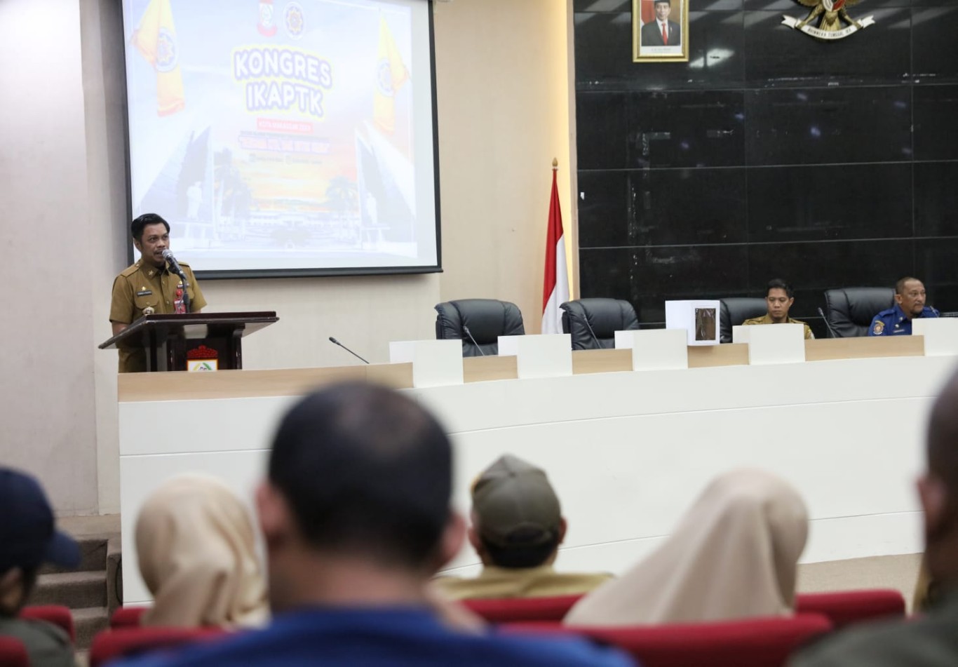 ist TERPILIH--Pj Sekkot Makassar, Firman Hamid Pagarra terpilih menjadi Ketua IKAPTK periode 2024-2029 secara aklamasi melalui kongres yang dihelat oleh DPK IKAPTK Kota Makassar di Ruang Sipakatau, Senin (1/07).
