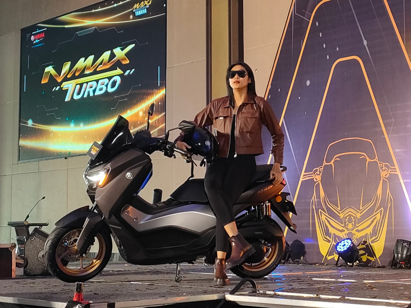 MENGGODA -- Tampilan NMax Turbo yang sporty dengan sederet teknologi terkini yang dibenamkan YIMM akan menggoda para penggemar skutik premium di Sulsel dan Sulbar.