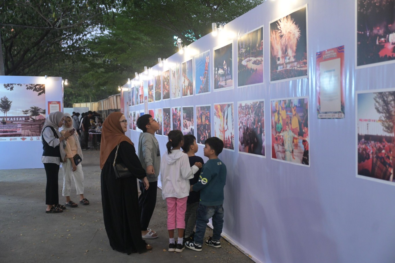ist FOTO--F8 Makassar kembali hadir tahun ini dengan menghadirkan berbagai zona yang menarik perhatian pengunjung.Salah satu yang paling unik adalah Pameran Foto. Pameran Foto ini dirancang untuk membawa pengunjung F8 menyusuri momen-momen berkesan F8 sejak 2016.