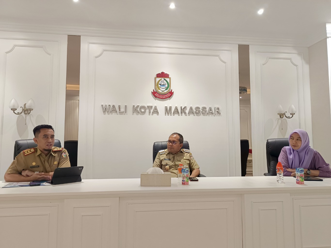 ist RAPAT--Wali Kota Makassar Moh Ramdhan Pomanto memimpin rapat  persiapan MIF.Perhelatan ini dilaksanakan bersamaan dengan event F8, yakni 25-28 Juli di Hotel The Rinra.Hingga Selasa (23/7).