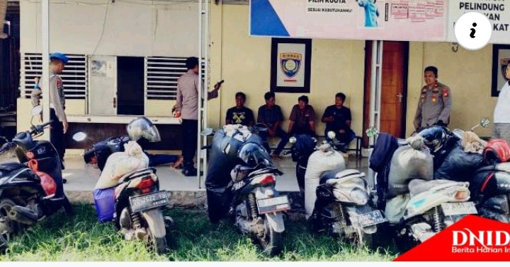 IST MIRAS -- Sejumlah pria yang membawa 300 liter ballo diamankan di Polsek Tamalate bersama barang bukti.