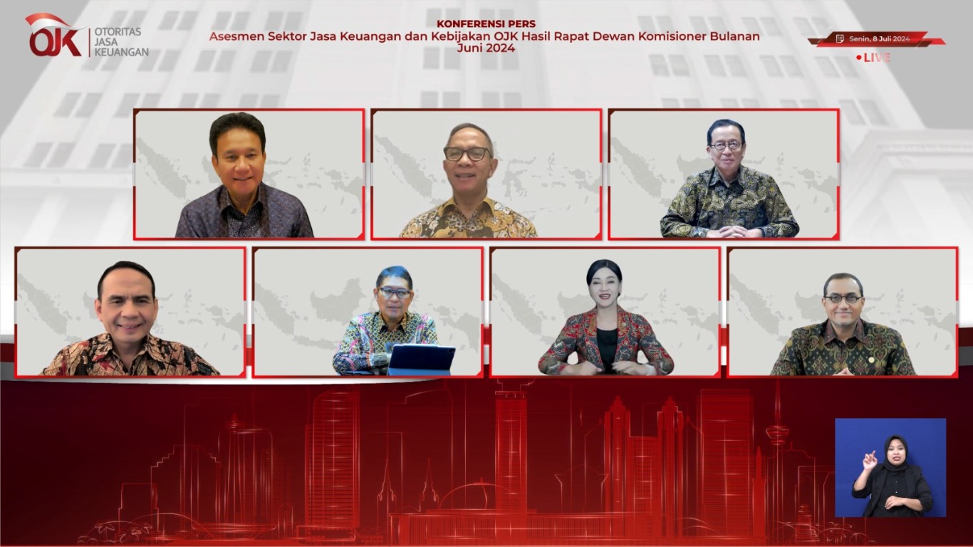 RDK BULANAN -- Ketua Dewan Komisioner OJK, Mahendra Siregar (tengah atas) bersama para Dewan Komisioner OJK lainnya pada RDK Bulanan yang digelar secara daring.
