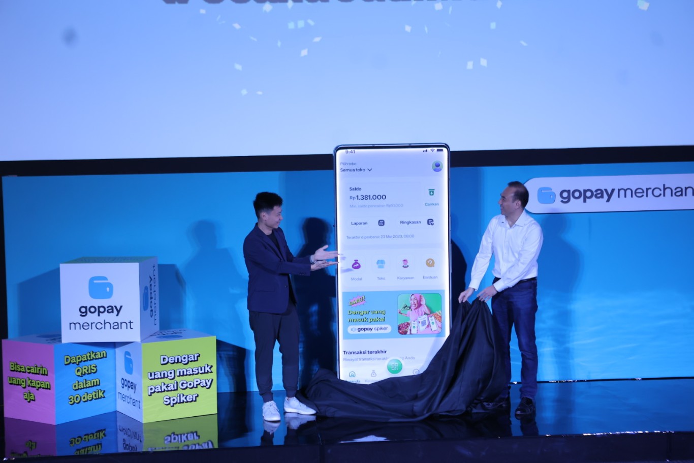 PELUNCURAN -- Hans Patuwo, Chief Operating Officer GoTo dan Haryanto Tanjo, Head of Merchant Services GoTo Financial pada acara peluncuran Aplikasi GoPay Merchant.