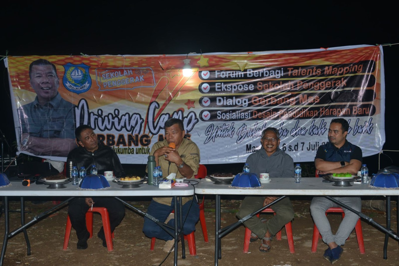 TUDANG SIPULUNG --  Badan Amil Zakat Nasional (Baznas) Kabupaten Bulukumba menggelar tudang sipulung bekerjasama Masjid Kapal Munzalan di Masjid Kapal Munzalan, Rabu (10/7).