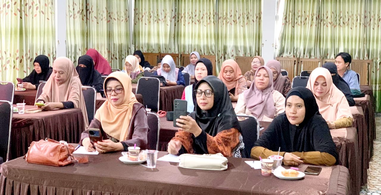 IST DIKLAT -- Puluhan UMKM ikut dalam Diklat manajemen pemasaran dan pengembangan SDM yang digelar Dinas Koperasi dan UKM Gowa. 