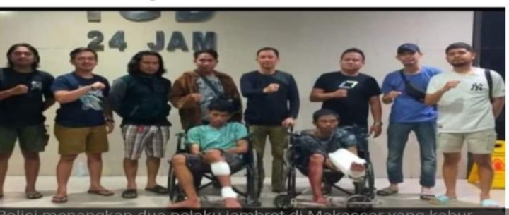 JAMBRET -- Pelaku jambret dengan pengawalan ketat personel gabungan dari Polsek Tamalanrea, Polsek Biringkanaya, dan Tim Jatanras Polrestabes Makassar usai mendapatkan perawatan medis setelah kakinya ditembak petugas saat akan dilakukan penangkapan.