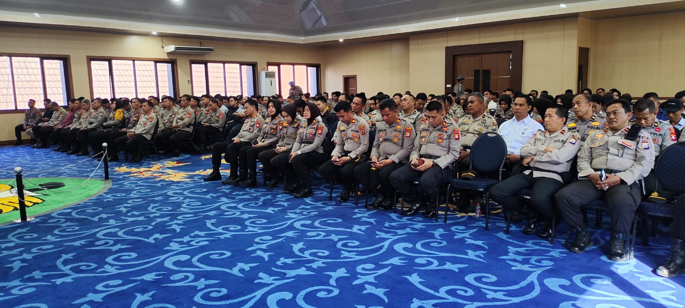 LATPRAOPS -- Para personel Polres Maros saat mengikuti Latpraops Mantap Praja Pallawa 2024-2025.