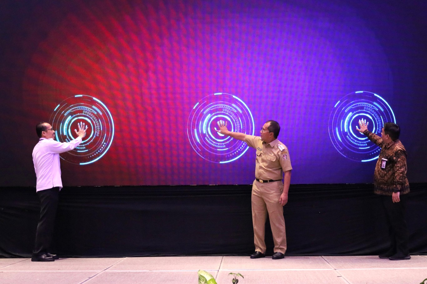 ist LAUNCHING--Wali Kota Makassar Mohammad Ramdhan ‘Danny’ Pomanto melaunching aplikasi APIP’ta (Optimalisasi Pengawasan Intern pada Pemkot Makassar) di Hotel Four Point by Sheraton, Jalan Andi Djemma, Makassar,kemarin.