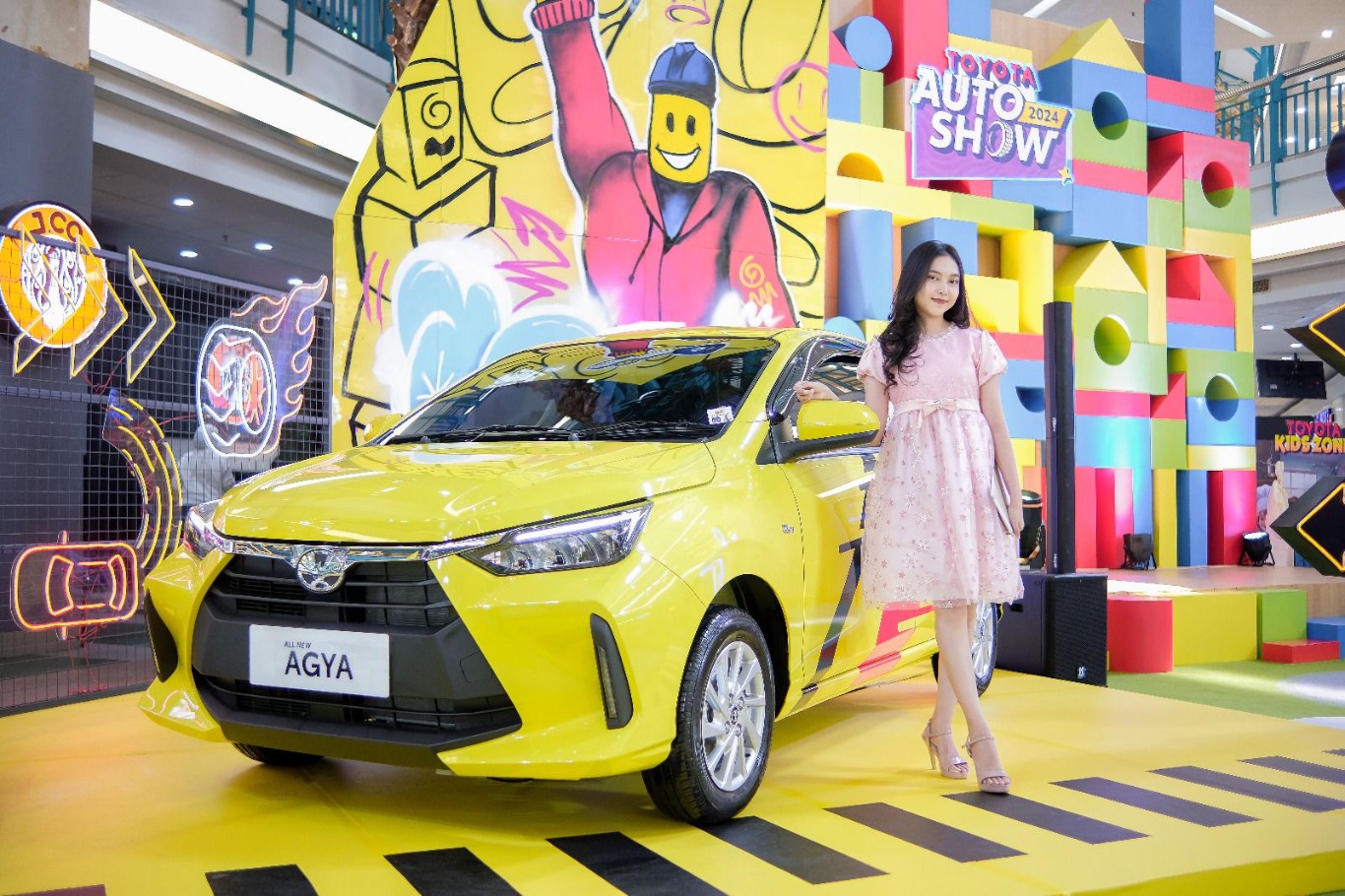 LIMITED SERIES -- Agya Limited Series ikut mewarnai Toyota Auto Show 2024 yang digelar Kalla Toyota hingga 21 Juli 2024 mendatang di Mall Ratu Indah Makassar.