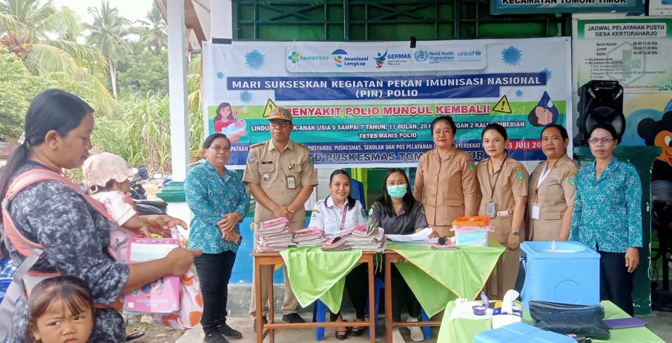 PIN -- Pekan Imunisasi Nasional (PIN) Polio tahun 2024 dicanangkan di Posyandu Melati Desa Kertoraharjo Kecamatan Tomoni Timur baru-baru ini. Acara dihadiri berbagai pejabat dan tokoh masyarakat setempat, termasuk Camat Tomoni Timur Yulius,