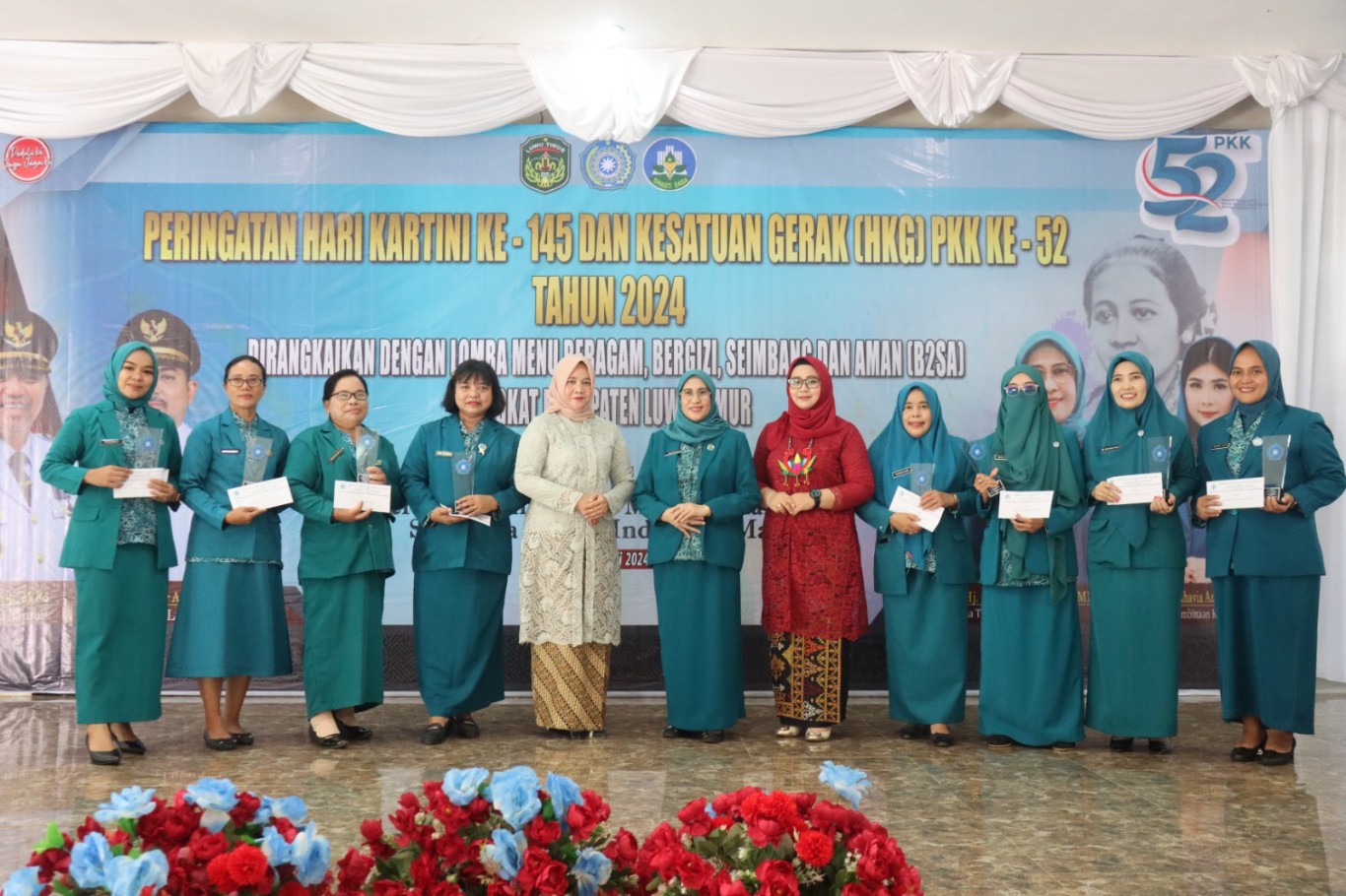PERINGATAN -- Bupati Luwu Timur, H Budiman membuka acara Peringatan Hari Kartini ke-145 dan Hari Kesatuan Gerak (HKG) PKK ke-52 Tahun 2024, yang berlangsung di Gedung Simpurusiang Malili, Jumat (5/7). 