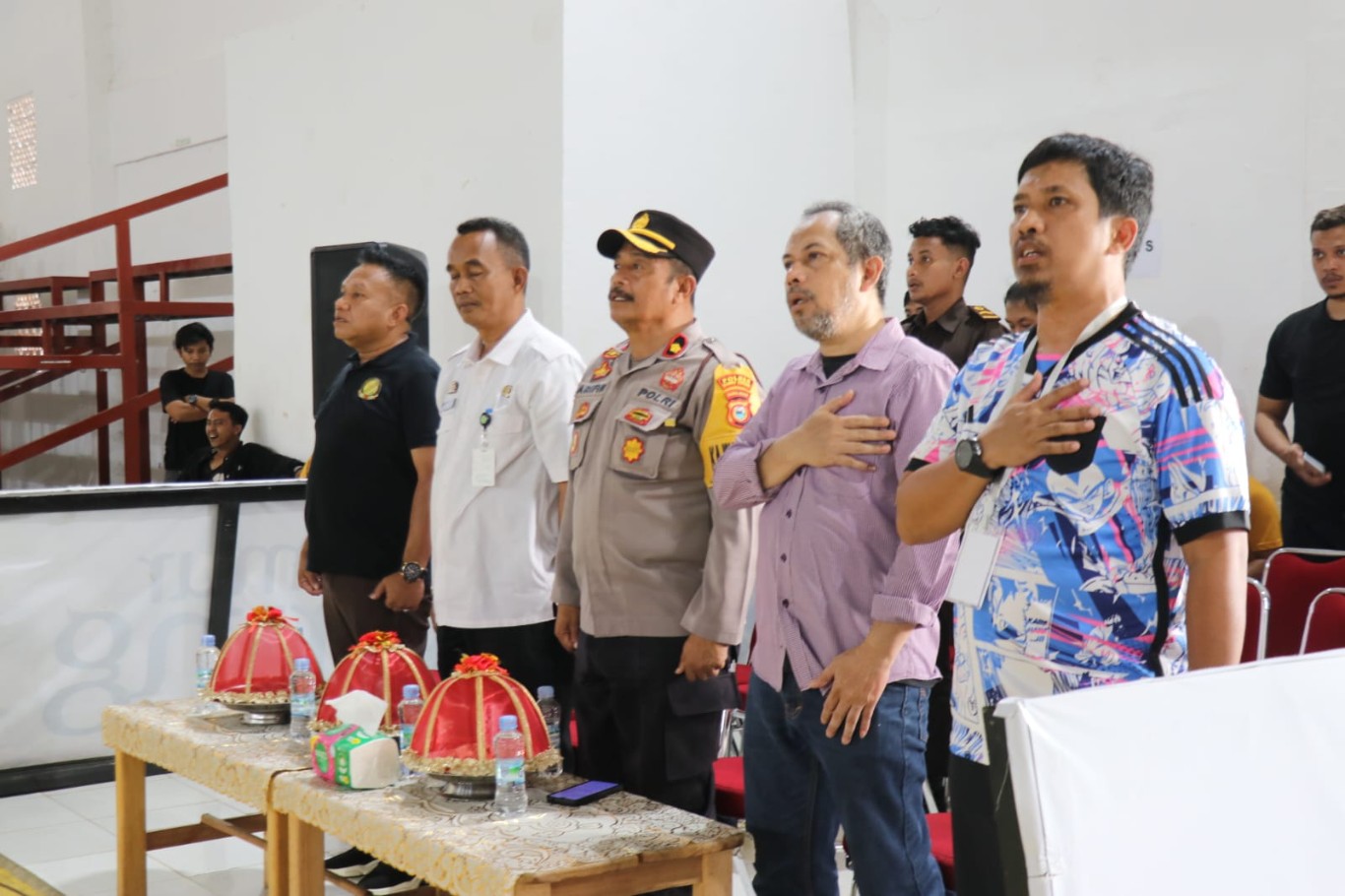 BERGULIR -- Staf Ahli Ekonomi dan Keuangan Alamsyah Perkesi menghadiri pembukaan turnamen Luwu LTFC II Tahun 2024 dan berlangsung selama empat hari di Gedung Olahraga (GOR) Malili. 