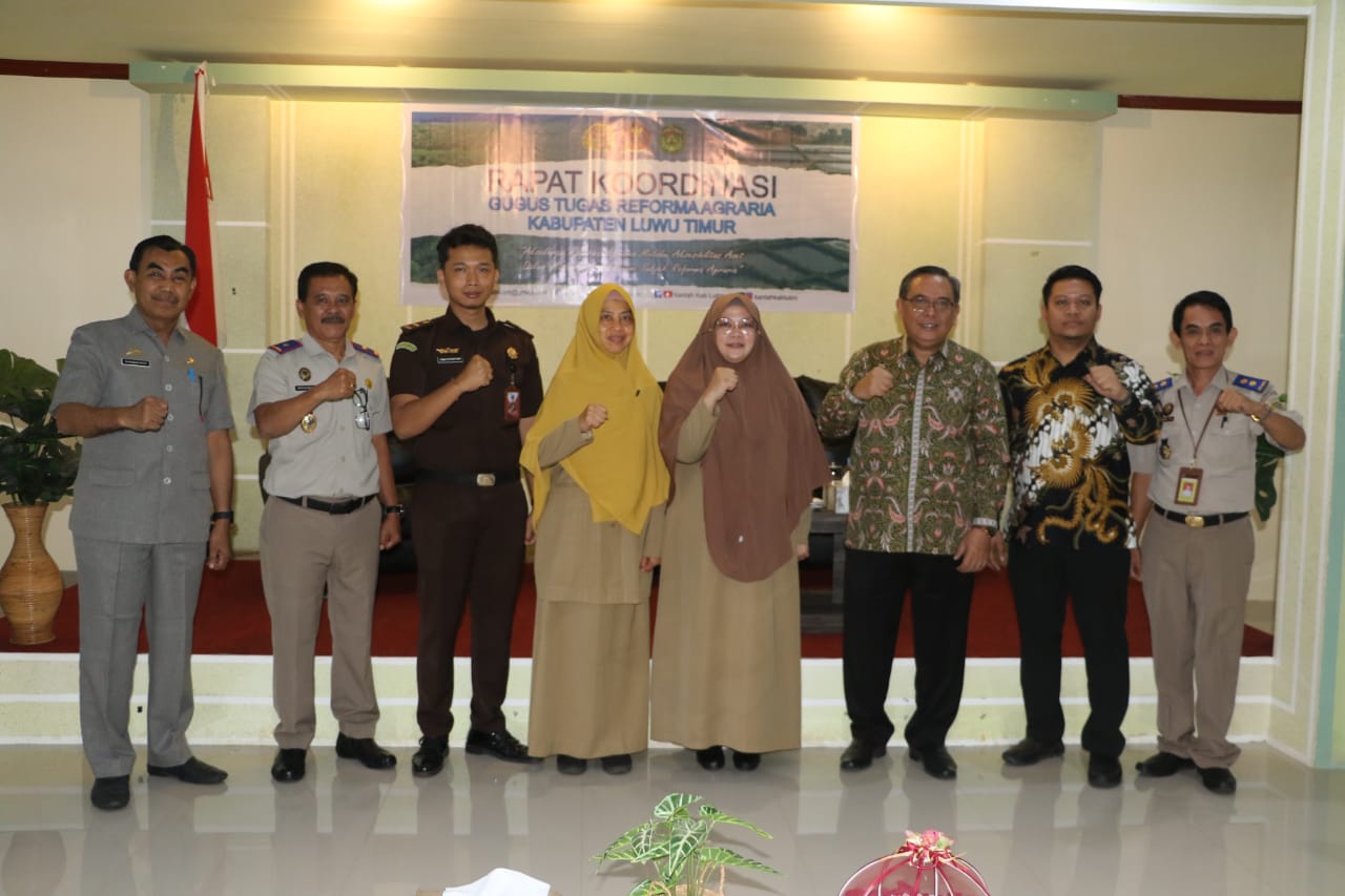 RAKOR -- Bupati Luwu Timur, H. Budiman selaku Ketua Tim Gugus Tugas Reforma Agraria (GTRA) Kabupaten Luwu Timur berharap Reforma Agraria menjadi langkah strategis untuk mengatasi berbagai masalah ketimpangan penguasaan tanah, kemiskinan dipedesaan dan konflik agraria di Hotel I Lagaligo Kabupaten Luwu Timur, Senin (8/7).