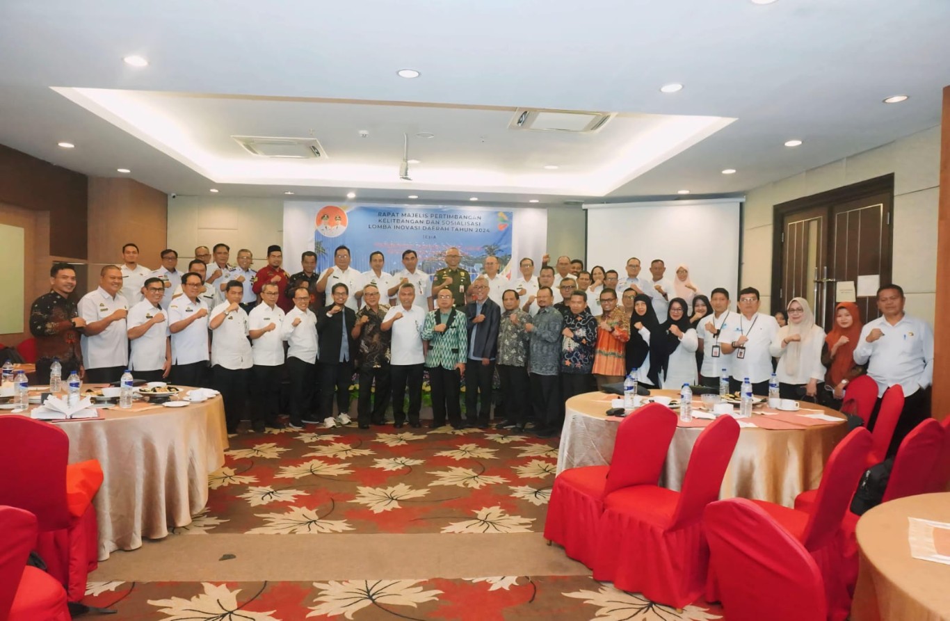 RAKER -- Bupati Luwu Timur Budiman menghadiri rapat kerja dirangkai sosialisasi Lomba Inovasi Daerah Tahun 2024, di Ballroom Hotel Remcy Makassar belum lama ini. 
