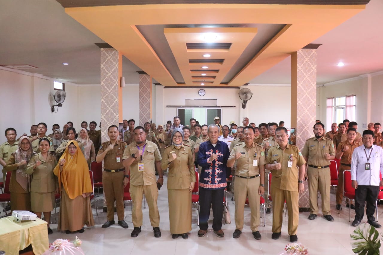 SOSIALISASI -- Dinas PUPera Kabupaten Luwu Timur menggelar sosialisasi Permen PUPR Nomor 1 Tahun 2023 dan Permendagri Nomor 77 Tahun 2020. di Hotel I Lagaligo Malili, Selasa (30/74) dan dibuka Staf Ahli Hukum dan Pemerintahan, Andi Juanna Fachruddin 