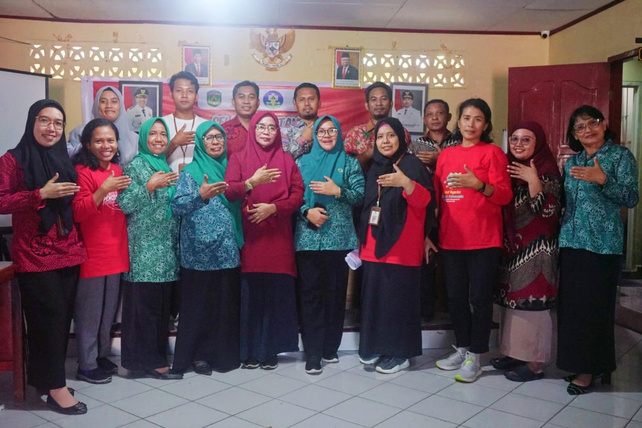 VERIFIKASI -- Tim Verifikasi Desa Sanitasi Total Berbasis Masyarakat (STBM) melakukan penilaian tingkat Kabupaten Luwu Timur tahun 2024 di Desa Benteng dan Desa Lewonu Kecamatan Burau, Jumat (5/7).    