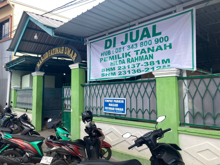 int POLEMIK--Penjualan lahan di lokasi Masjid Fatimah Umar terus berpolemik.Pasalnya, harga yang dipatok pemilik lahan, Hildah Rahman ternyata melebihi NJOP di wilayah tersebut.Tampak lahan masjid yang hendak dijual.