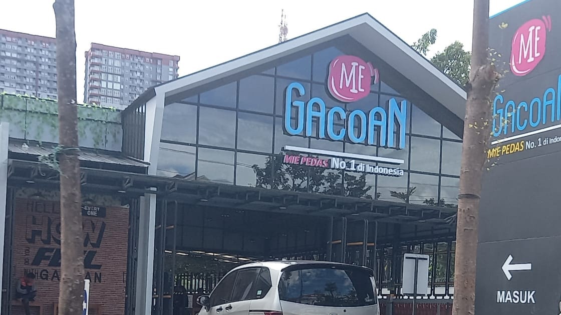 int TERANCAM--tempat makan kekinian Mie Gacoan yang berlokasi di bilangan Jalan Pengayoman terancam ditutup.Keberadaaannya dinilai tidak mengantongi Persetujun Bangunan Gedung (PBG).