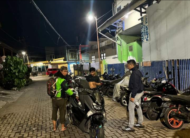 IST PATROLI -- Tim Resmob Polsek Panakkukang yang melaksanakan patroli gangguan Kamtibmas di tujuh tempat diduga terjadi aksi kejahatan wilayah hukum Polsek Panakkukang.