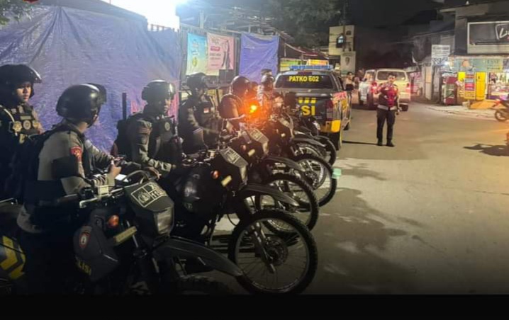 PATROLI -- Personel Samapta Polrestabes Makassar saat bersiap-siap melaksanakan patroli gangguan Kamtibmas di wilayah hukum Polrestabes Makassar.