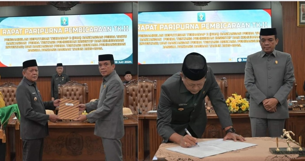 BAHAS -- Bupati Soppeng HA Kaswadi Razak menyerahkan RPJPD dan RPJMD kepada DPRD untuk dilakukan pembahasan melalui rapat paripurna DPRD Kabupaten Soppeng di Gedung DPRD, Jumat (19/7). 