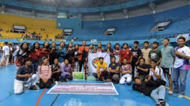 JUARA KEDUA --  Tim Taekwondo Tator foto bersama usai berlaga diajang Taekwondo Indonesia Tamarunang Cup II di GOR Sudiang Makassar (27-30/6). 
