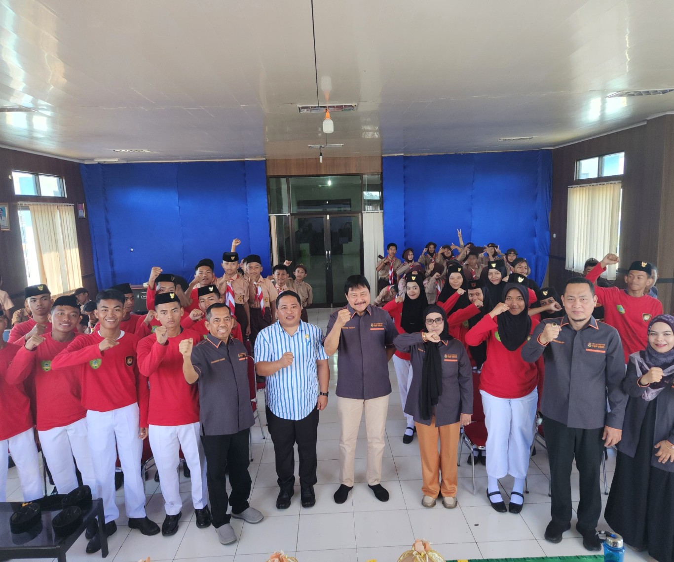 Kegiatan pengabdian masyarakat yang dilaksanakan Departemen Ilmu Pemerintahan Universitas Hasanuddin di kantor Kecamatan Moncongloe, Maros.