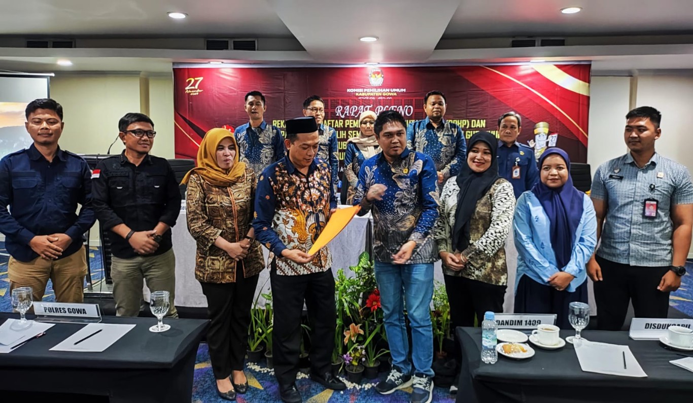 BKM/IST RAPAT PLENO --KPU Gowa melakukan rapat pleno terbuka rekapitulasi DPHP dan penetapan DPS yang dihadiri berbagai pihak terkait seperti Bawaslu, Kepolisian dan Kodim. 