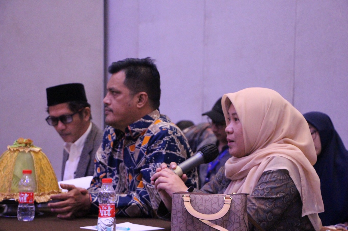 IST RAPAT PLENO--Ketua Bawaslu Sulsel Mardiana Rusli dalam rapat pleno tingkat provinsi