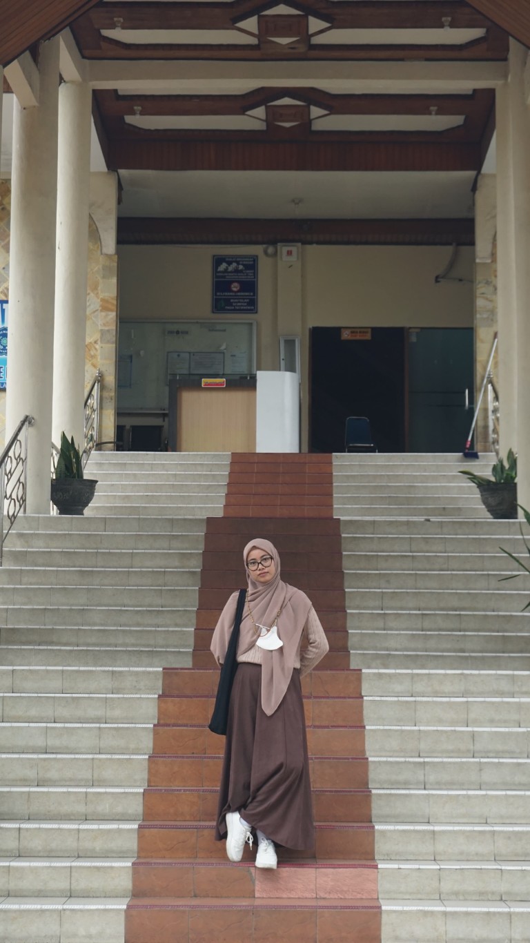 Putri Aprianti  Prodi Ilmu Komunikasi  Unismuh Makassar