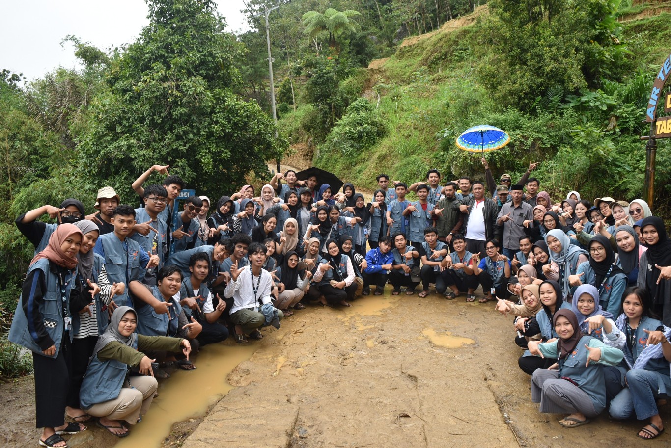 Analisis VII HMPS Statistika FMIPA UNM Berhasil Kembangkan Tempat Wisata Air Terjun Tuhoi