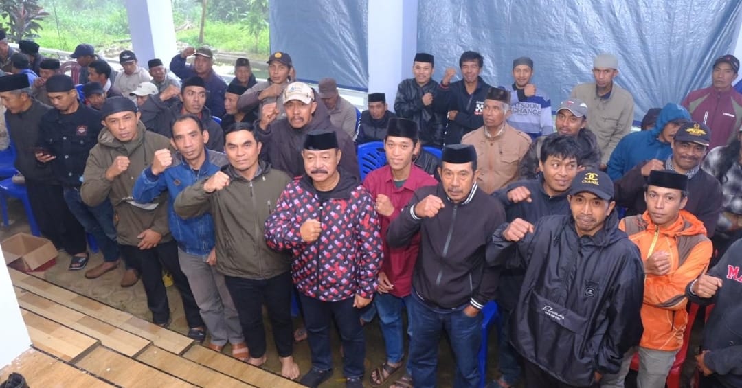 BKM/IST JANJI MENGAWAL--Warga Desa Tonasa, Kecamatan Tombolopao janji siap mengawal Karaeng Kio mendaftar ke KPU. 