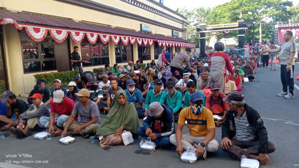 Jumat Berkah Polrestabes Makassar, Wujud Kepedulian Terhadap Kaum Duafa