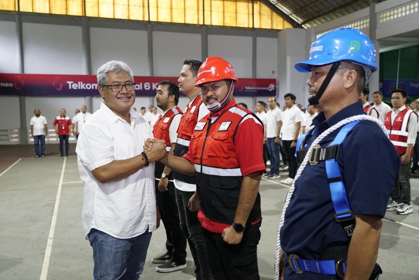 KESIAPAN -- Direktur Network & IT Solution Telkom, Herlan Wijanarko, memastikan kesiapan 200 personel yang akan bertugas pada pelaksanaan upacara HUT ke-79 RI di IKN.