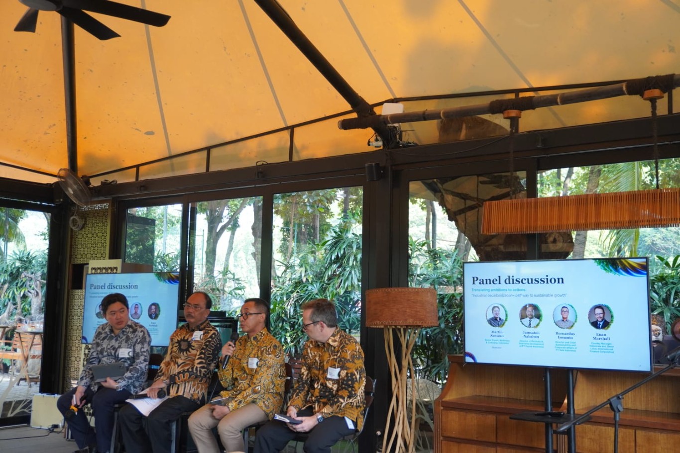 LEADERS ROUNDTABLE -- Chief of Sustainability and Corporate Affair PT Vale, Bernardus Irmanto (dua dari kanan) dalam sesi The Leaders Roundtable on Industrial Decarbonization diskusi pre-event ISF 2024.