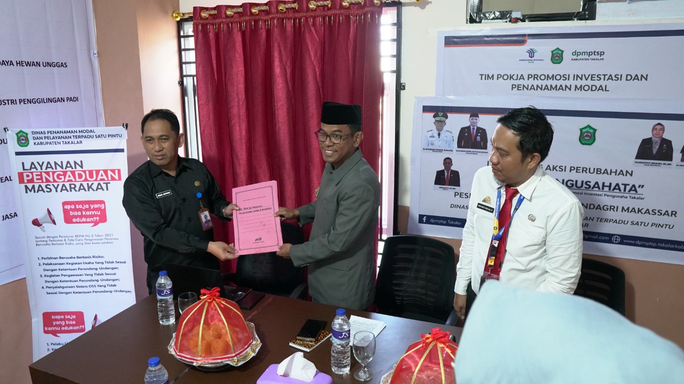 PELUNCURAN -- Pj Bupati Takalar, Setiawan Aswad, saat meluncurkan Pokja Promosi Penanaman Modal dan Investasi.