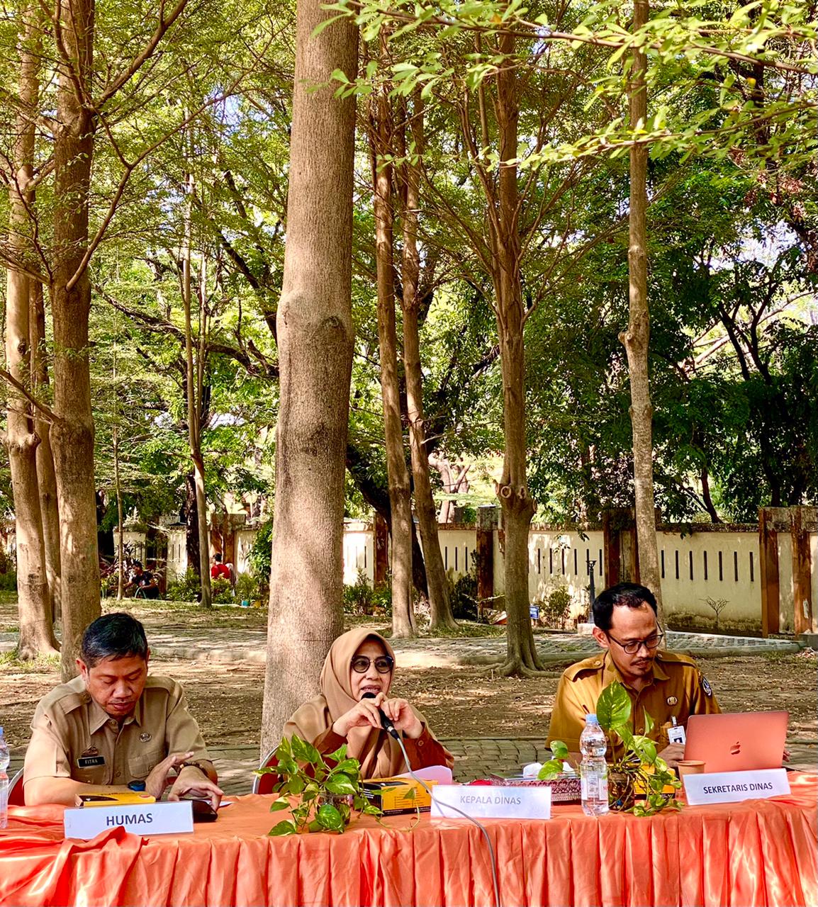 ist REFOCUSING-Kadis Bina Marga dan Bina Konstruksi (BMBK) Sulsel, Astina Abbas menjelaskan ke media jika terdapat tiga paket proyek di Sinjai dan Wajo yang batal dikerjakan karena adanya kebijakan refocusing anggaran.
