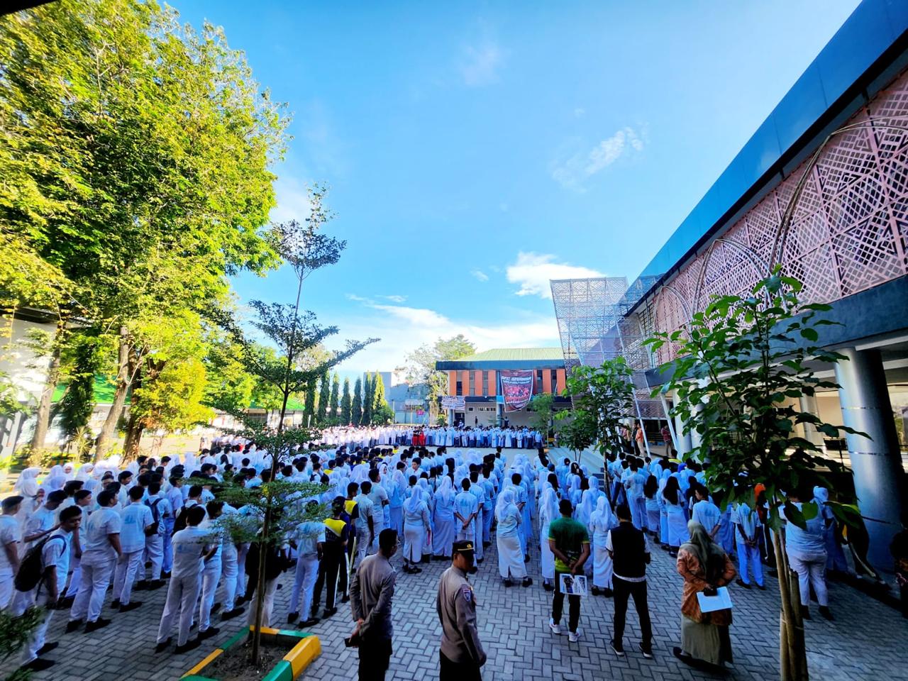 ist PENGARAHAN--Disdik Sulsel memberi edukasi ke siswa SMAN 16 untuk tidak melakukan tindakan yang melanggar seperti perkelahian dan membawa senjata tajam.
