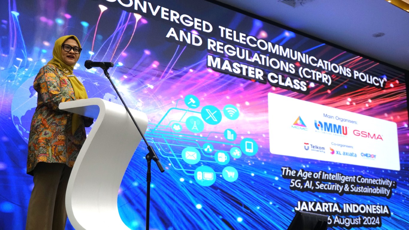 BUKA CTPR --  Presiden Direktur/CEO XL Axiata, Dian Siswarini ketika  membuka secara resmi acara CTPR, Senin (12/8).